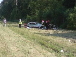 Opel dachował na autostradzie