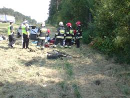 Opel dachował na autostradzie