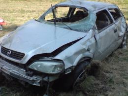 Opel dachował na autostradzie
