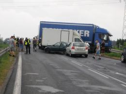 Ciężarówka staranowała pięć samochodów