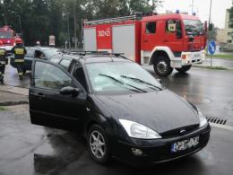 Środa, godz: 19:00 - przez wysepkę przejechała kierująca fordem kobieta.