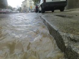 Kierowca śmieciarki uszkodził hydrant