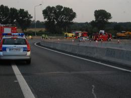 Ciężarówka przewróciła się na zjeździe z A4