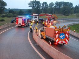 Ciężarówka przewróciła się na zjeździe z A4