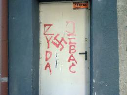 Antysemickie i nazistowskie treści na murach