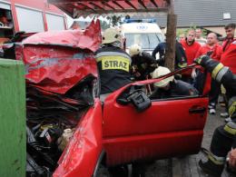 Terenowy nissan wbił się w traktor