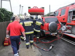Terenowy nissan wbił się w traktor