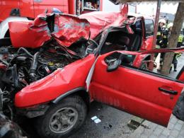 Terenowy nissan wbił się w traktor