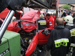 Terenowy nissan wbił się w traktor