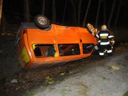 Bus z robotnikami wypadł z drogi