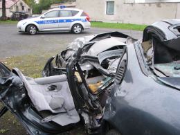 Tragiczny finał wyprzedzania na przejeździe kolejowym