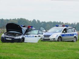 Dachowanie radiowozu w Bierdzanach