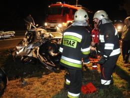 Czołowe zderzenie citroena z ciężarówką