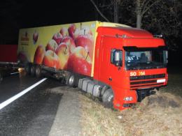 Czołowe zderzenie citroena z ciężarówką