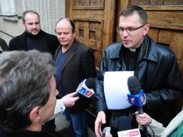 Słowne przepychanki pod kurią biskupią