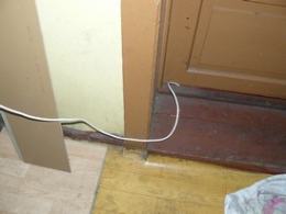 Mieszkaniec podłączył się "na lewo" do instalacji elektrycznej