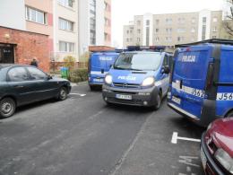 Kobieta wzywała pomocy, policjanci wyważyli drzwi