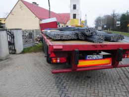 Ciężarówka wjechała w cmentarz w Zawadzie