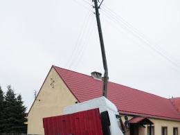 Ciężarówka wjechała w cmentarz w Zawadzie