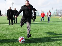 Prezydent Zembaczyński na murawie Centrum Sportu