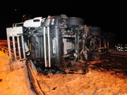 Przewrócona ciężarówka blokowała autostradę
