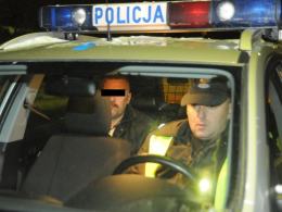 Pijany kierowca wpadł przez rozbity reflektor