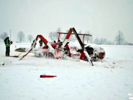 Helikopter rozbił się na polu
