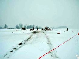 Helikopter rozbił się na polu