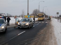 Autobus najechał na pojazd do nauki jazdy