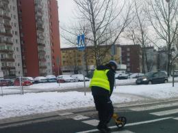Autobus najechał na pojazd do nauki jazdy