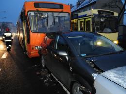 Autobus z niesprawnymi hamulcami staranował cztery auta