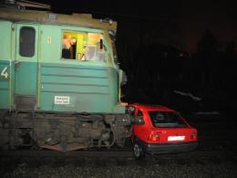 26-latek wjechał prosto pod pociąg