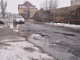 Slalomem po Opolu. Dziura goni dziurę.