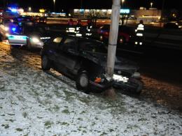 Wypadek na Wrocławskiej, uszkodzona latarnia