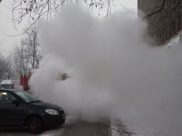 Peugeot palił się na parkingu w centrum miasta
