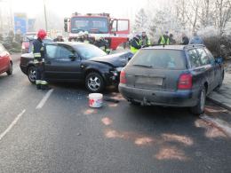 Dwuletnie dziecko ranne w czołowym zderzeniu