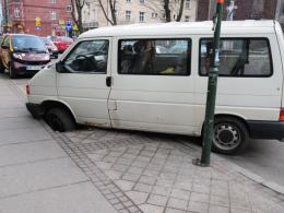 Nietypowy finał parkowania busa