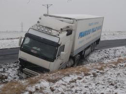 Ciężarówka zderzyła się z samochodem osobowym