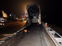 Zderzenie dwóch ciężarówek na A4, autostrada już przejezdna