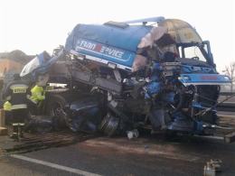 Zderzenie dwóch ciężarówek na A4, autostrada już przejezdna