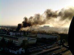 "Pożar przy Kujawskiej, widok od strony ZWM-u" - pisze internautka Tasiorek.