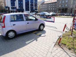Parking przy d.s Niechcic - wszystkie miejsca wykupione.