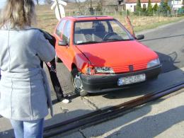 21-latka wjechała w lokomotywę