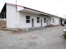 Budynki dawnej siedziby ZM nie są w żaden sposób zabezpieczone.