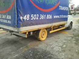 Rozlana farba na Alei Przyjaźni