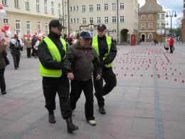 Zatrzymany mężczyzna trafił do izby wytrzeźwień