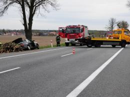 Auto z przyczepką dachowało w Dąbrowie