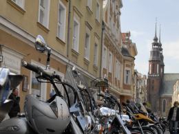 Świąteczne spotkanie motocyklistów na rynku