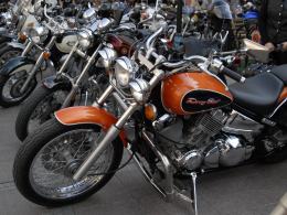 Świąteczne spotkanie motocyklistów na rynku
