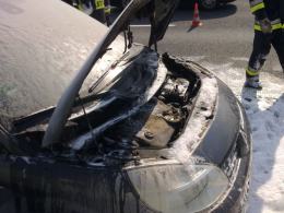 Samochód zapalił się na autostradzie
